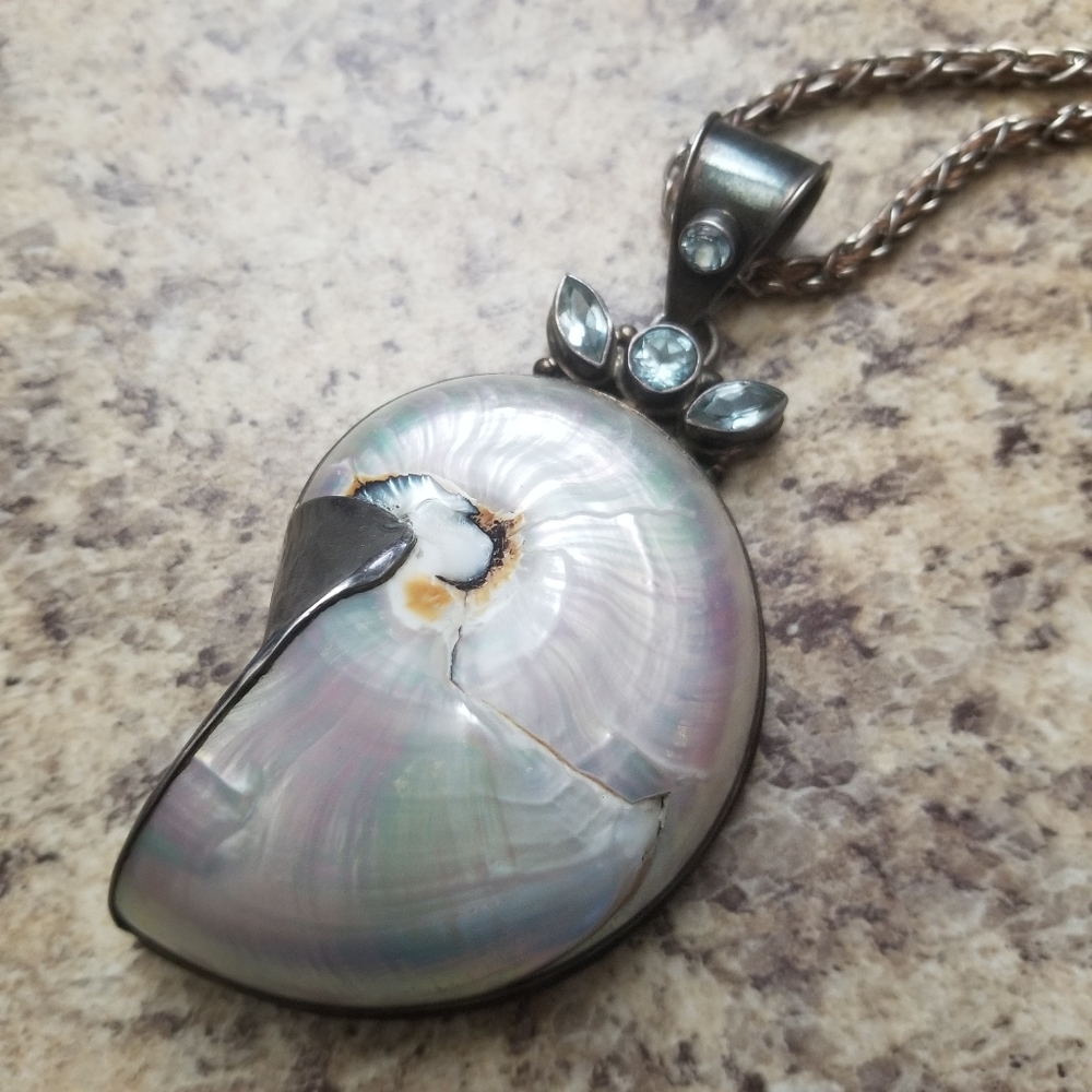 Witch Shell Necklace - Picture 4 of 10